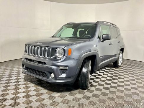 Used 2022 Jeep Renegade Latitude image 2