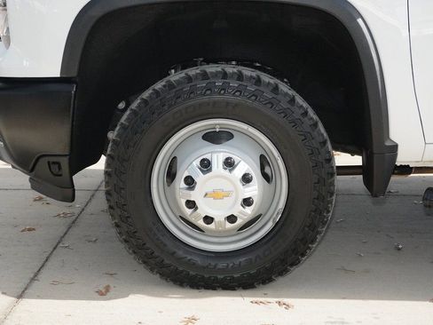 Used 2024 Chevrolet Silverado 3500 W/T image 8