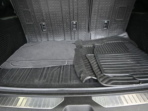 Used 2023 Chevrolet Suburban RST w/ Luxury Package AWD/4WD image 21