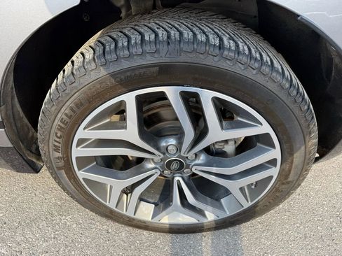 Used 2020 Land Rover Range Rover Velar R-Dynamic S image 10