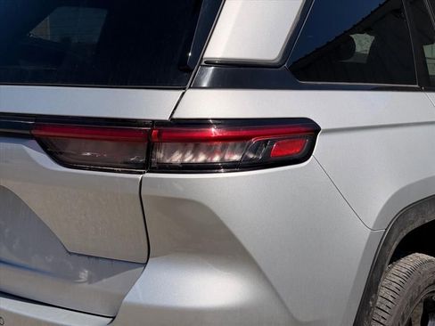 Used 2024 Jeep Grand Cherokee Altitude image 16