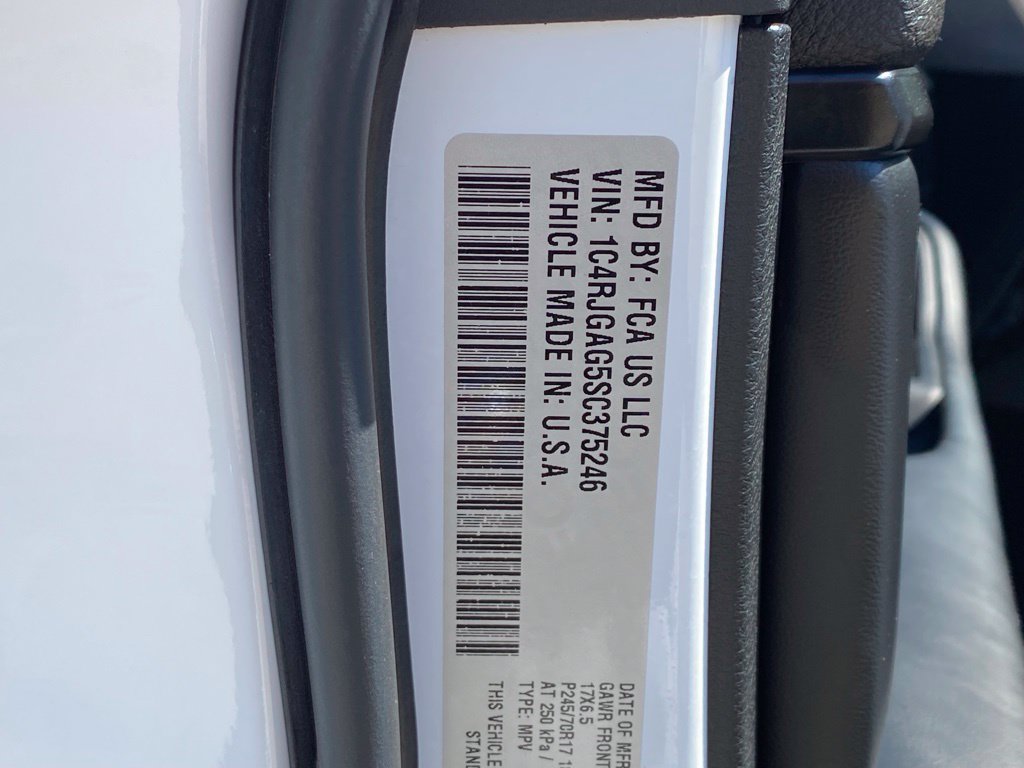 Used 2025 Jeep Grand Cherokee Laredo w/ MOPAR Finishing Package RWD image 32
