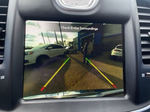 Used 2023 Chrysler 300 Touring image 18