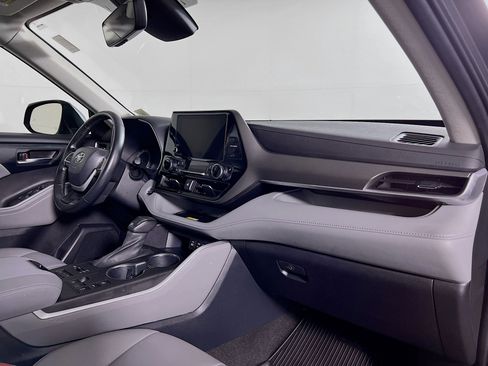 Used 2023 Toyota Highlander XLE image 26