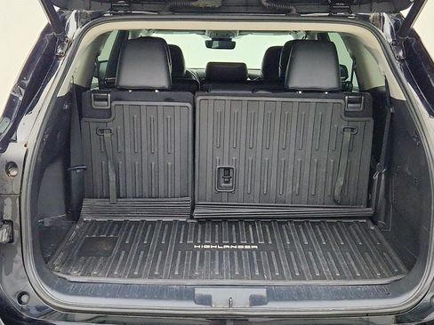 Used 2022 Toyota Highlander XLE AWD/4WD image 22