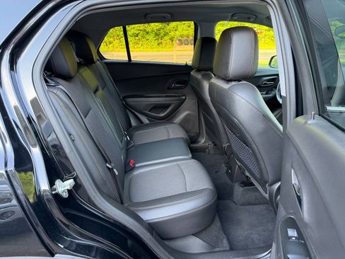 Used 2019 Chevrolet Trax LT w/ LT Convenience Package AWD/4WD image 29