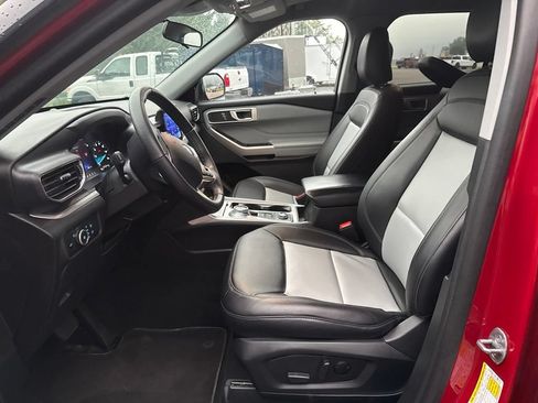 Used 2024 Ford Explorer XLT w/ Equipment Group 202A AWD/4WD image 13