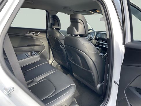 Used 2025 Kia Sportage EX image 20