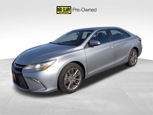 Used 2016 Toyota Camry SE w/ Moonroof Package FWD image 1