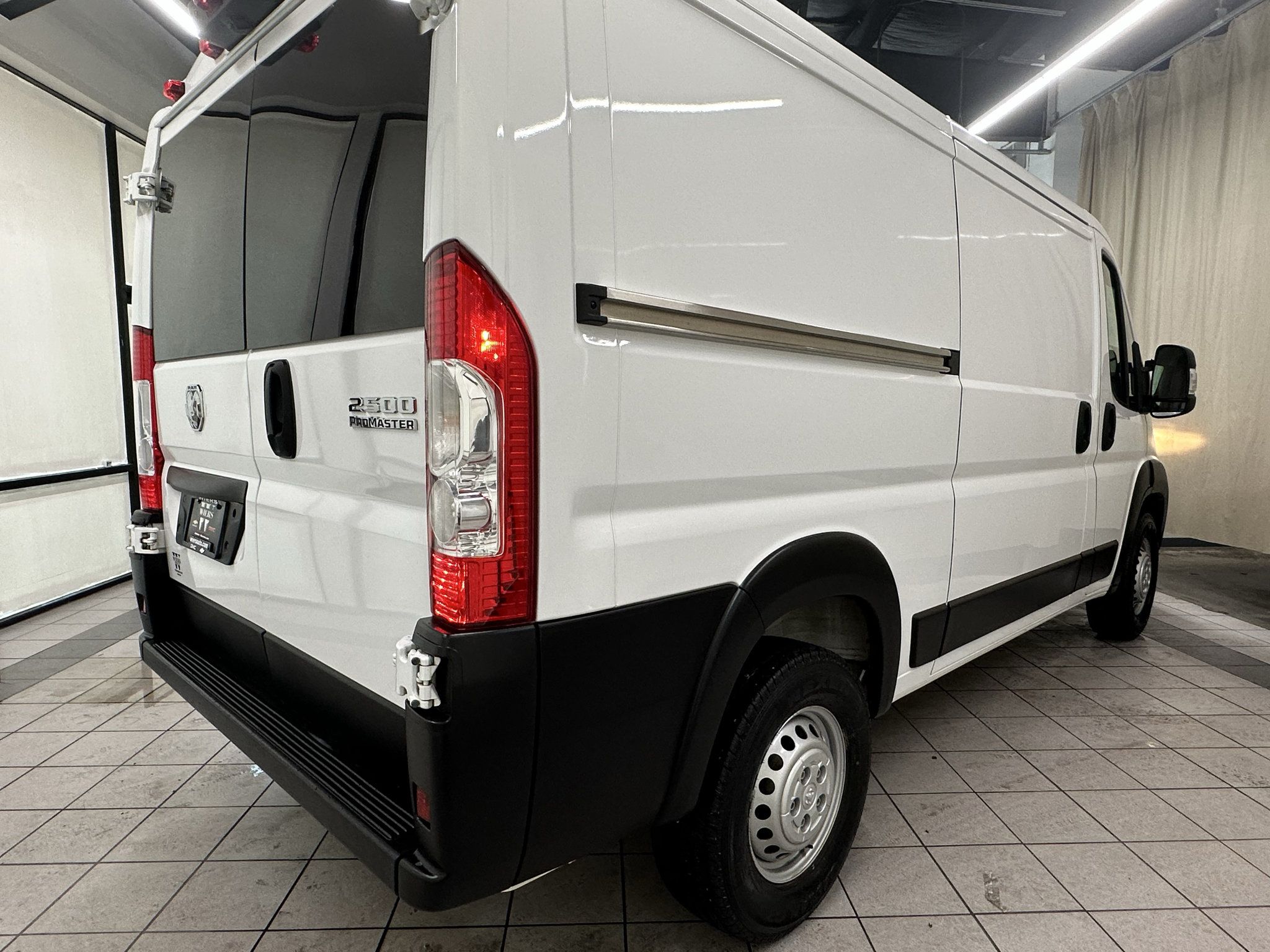 Used 2025 RAM ProMaster 2500 w/ U-Haul Equipment Group FWD image 5