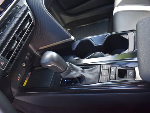 Used 2025 Toyota Camry SE image 20