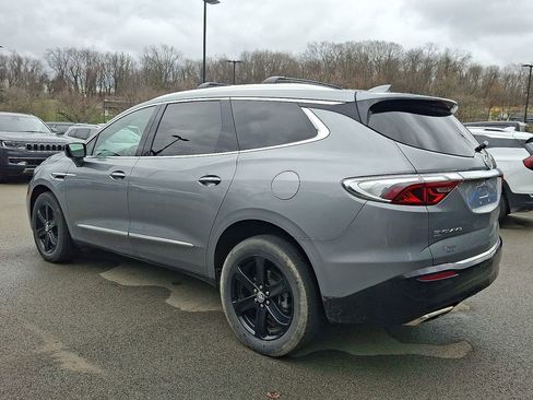 Used 2023 Buick Enclave Essence w/ Sport Touring Edition image 4