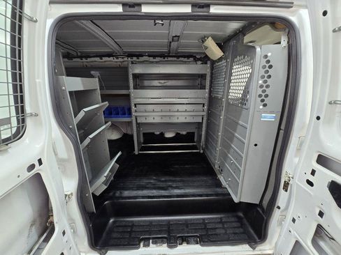 Used 2014 Chevrolet Express 2500 RWD image 15