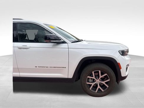 Used 2025 Jeep Grand Cherokee Limited w/ Trailer Tow Package AWD/4WD image 31