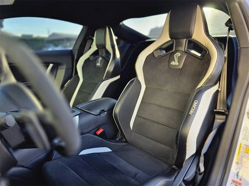 Used 2022 Ford Mustang Shelby GT500 w/ Carbon Fiber Track Pack image 24