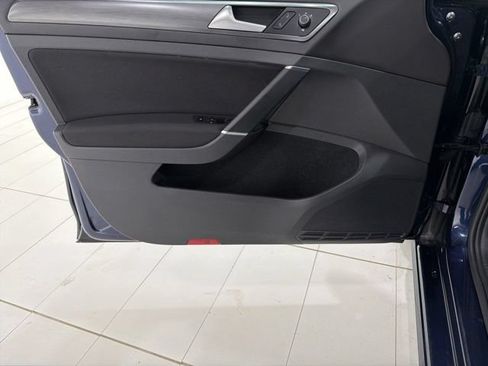 Used 2018 Volkswagen Golf S FWD image 10