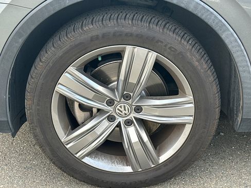 Used 2018 Volkswagen Tiguan SEL Premium FWD image 4