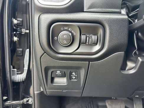 Used 2023 RAM 1500 Laramie AWD/4WD image 18