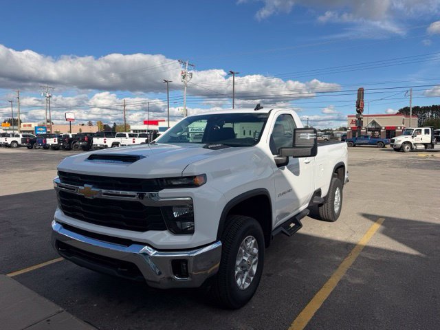 Used 2025 Chevrolet Silverado 2500 LT w/ Convenience Package AWD/4WD image 2