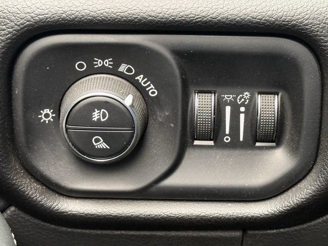 Used 2025 RAM 2500 Laramie AWD/4WD image 23