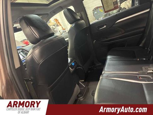 Used 2019 Toyota Highlander XLE image 24