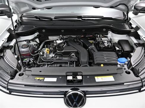 New 2026 Volkswagen Taos SE image 15