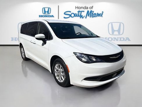 Used 2023 Chrysler Voyager LX FWD image 1