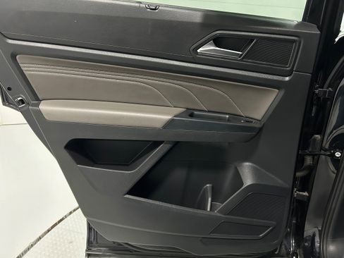 Used 2021 Volkswagen Atlas SE image 25