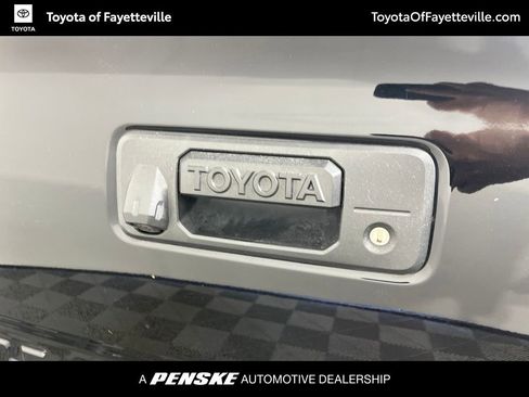 Used 2018 Toyota Tacoma SR w/ SR Convenience Package AWD/4WD image 13
