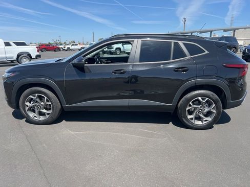 Certified 2024 Chevrolet Trax LT w/ LT Convenience Package FWD image 8