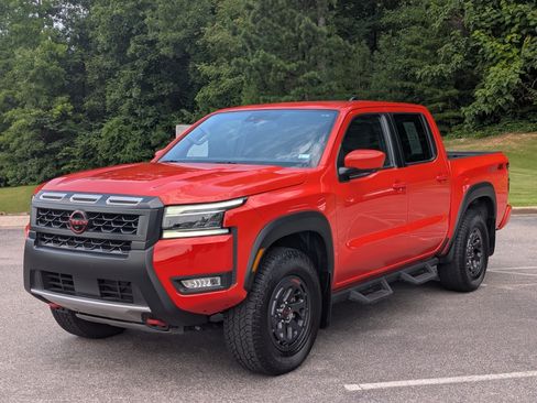Used 2025 Nissan Frontier PRO-4X w/ Pro Convenience Package AWD/4WD image 5