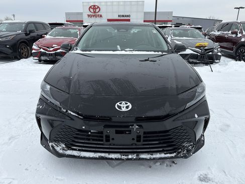 Used 2025 Toyota Camry LE image 3