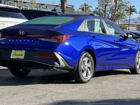 Certified 2025 Hyundai Elantra SE image 4