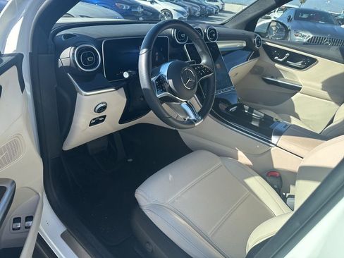 Used 2025 Mercedes-Benz GLC 350e 4MATIC image 8