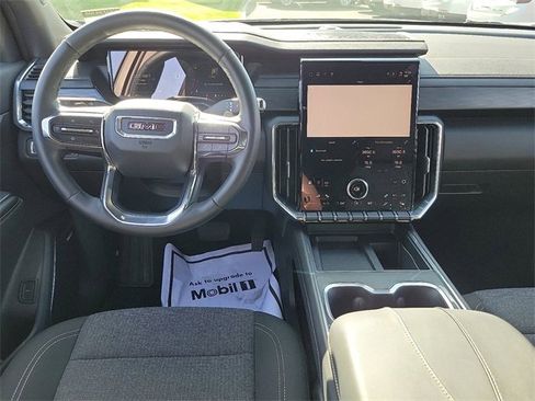 Used 2025 GMC Acadia Elevation image 8