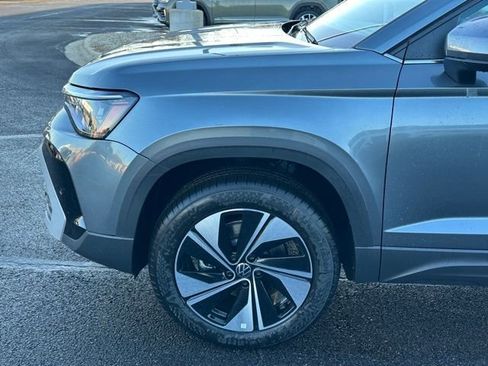 New 2026 Volkswagen Taos SE image 7