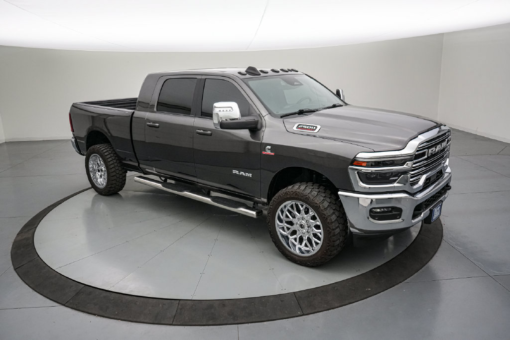 Used 2025 RAM 2500 Laramie AWD/4WD image 2