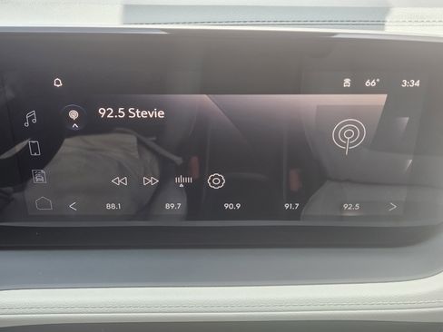 Used 2025 Buick Encore GX Sport Touring FWD image 9