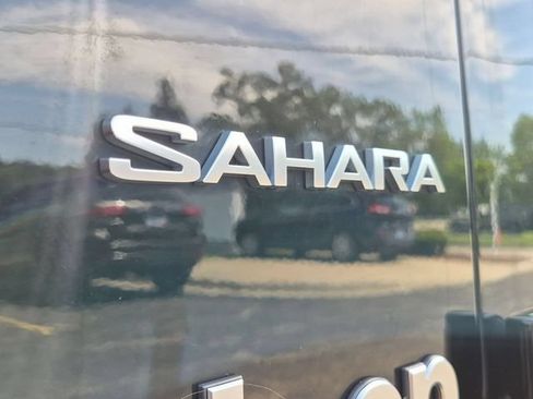 Used 2019 Jeep Wrangler Unlimited Sahara AWD/4WD image 10