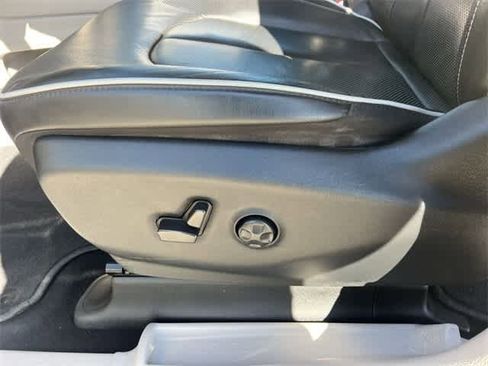 Used 2021 Chrysler Pacifica Limited w/ Uconnect Theater Family Group image 31