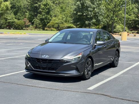 Used 2022 Hyundai Elantra SEL FWD image 3
