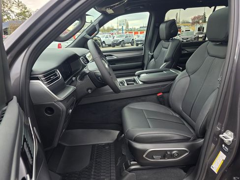 New 2026 Jeep Grand Wagoneer L Limited AWD/4WD image 4