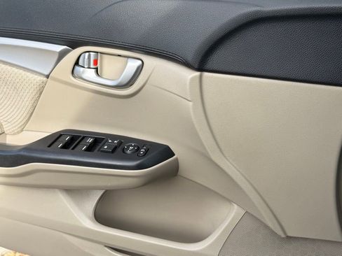 Used 2013 Honda Civic Hybrid Sedan image 28