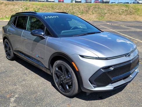 New 2025 Chevrolet Equinox EV RS w/ Convenience Package II image 16