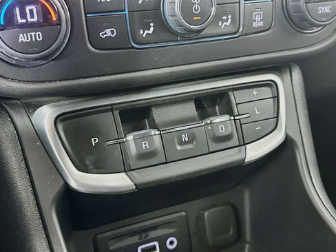 Used 2024 GMC Terrain SLT AWD/4WD image 23