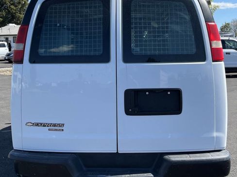 Used 2015 Chevrolet Express 2500 RWD image 6