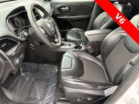 Used 2022 Jeep Cherokee Trailhawk image 5