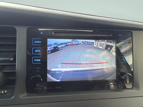 Used 2017 Toyota Sienna SE Premium FWD image 22