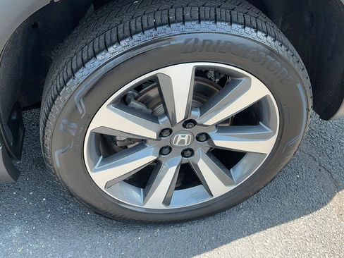 Used 2025 Honda Pilot Elite image 14