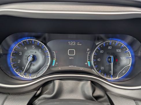 Used 2023 Chrysler Pacifica Touring-L FWD image 24